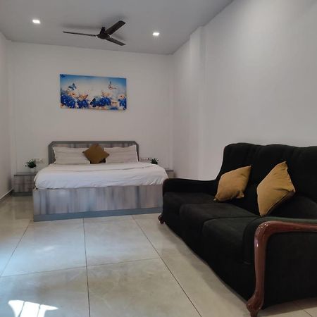 Aqua Villa Luxury Home Stay 로나발라 외부 사진