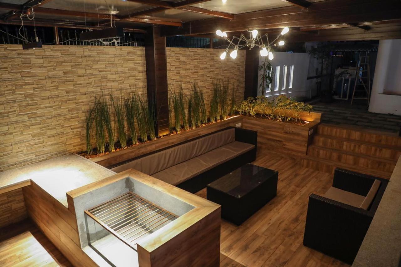 Aqua Villa Luxury Home Stay 로나발라 외부 사진