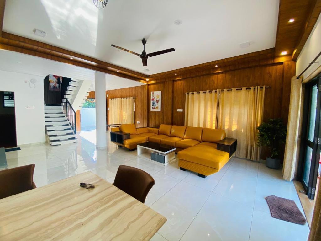Aqua Villa Luxury Home Stay 로나발라 외부 사진
